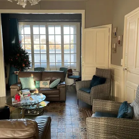 Leoval Sur Le Port Du Pouliguen فيلة